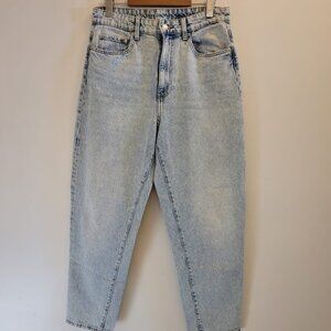 High Rise / Mom Jeans / Light wash